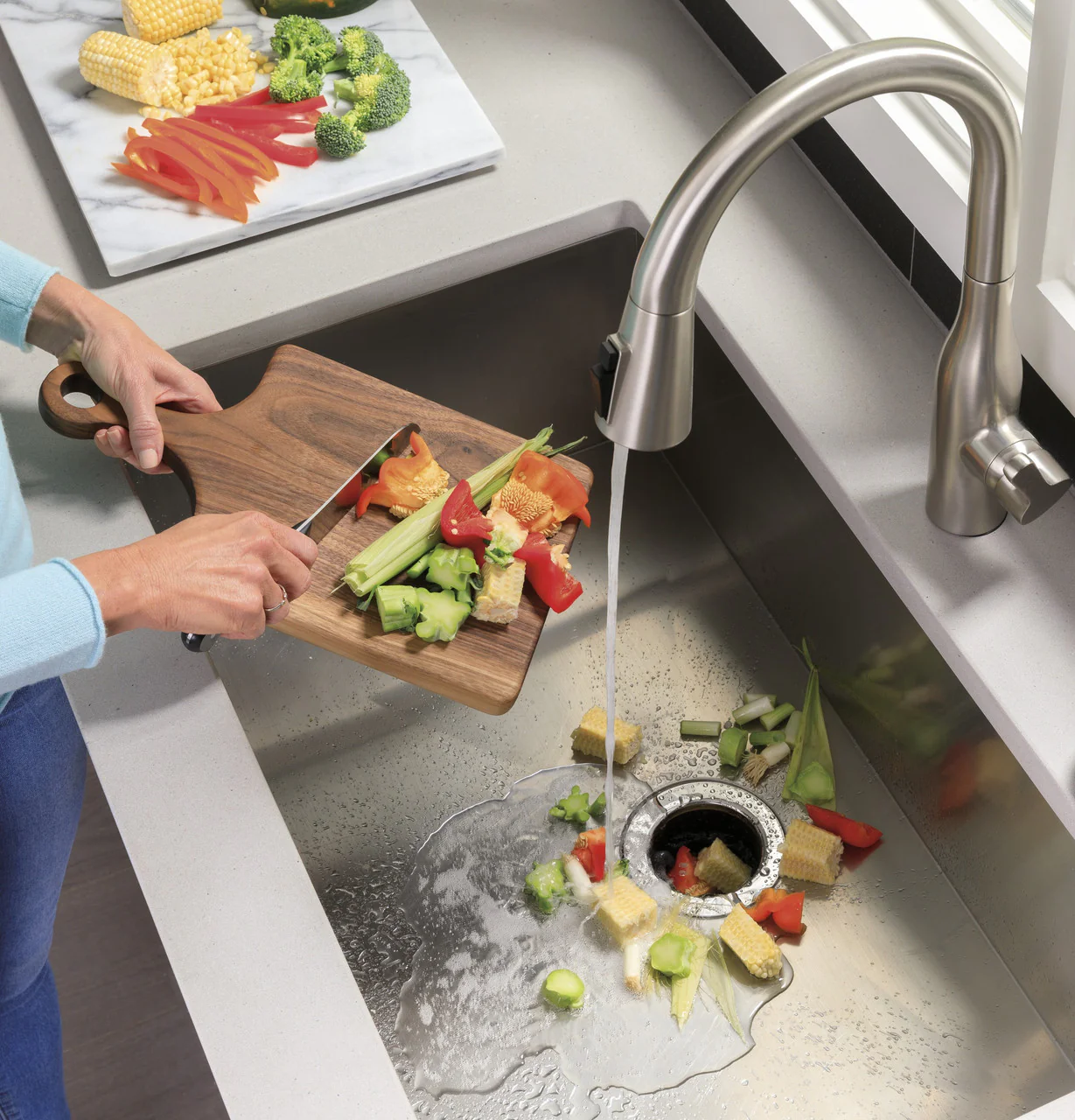 GE 3/4 HP Batch Feed Garbage Disposal, Noise Insulation, Non-Corded (GFB760N) - Image 5