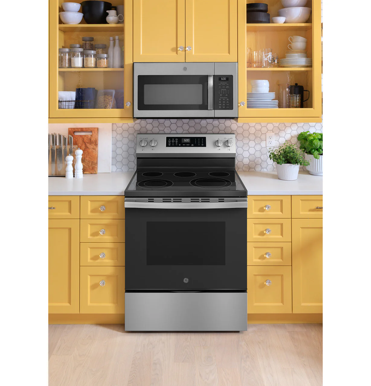GE 30 in. 5.3 cu. ft. Electric Range with Self-Cleaning Convection Oven in Stainless Steel - Image 6