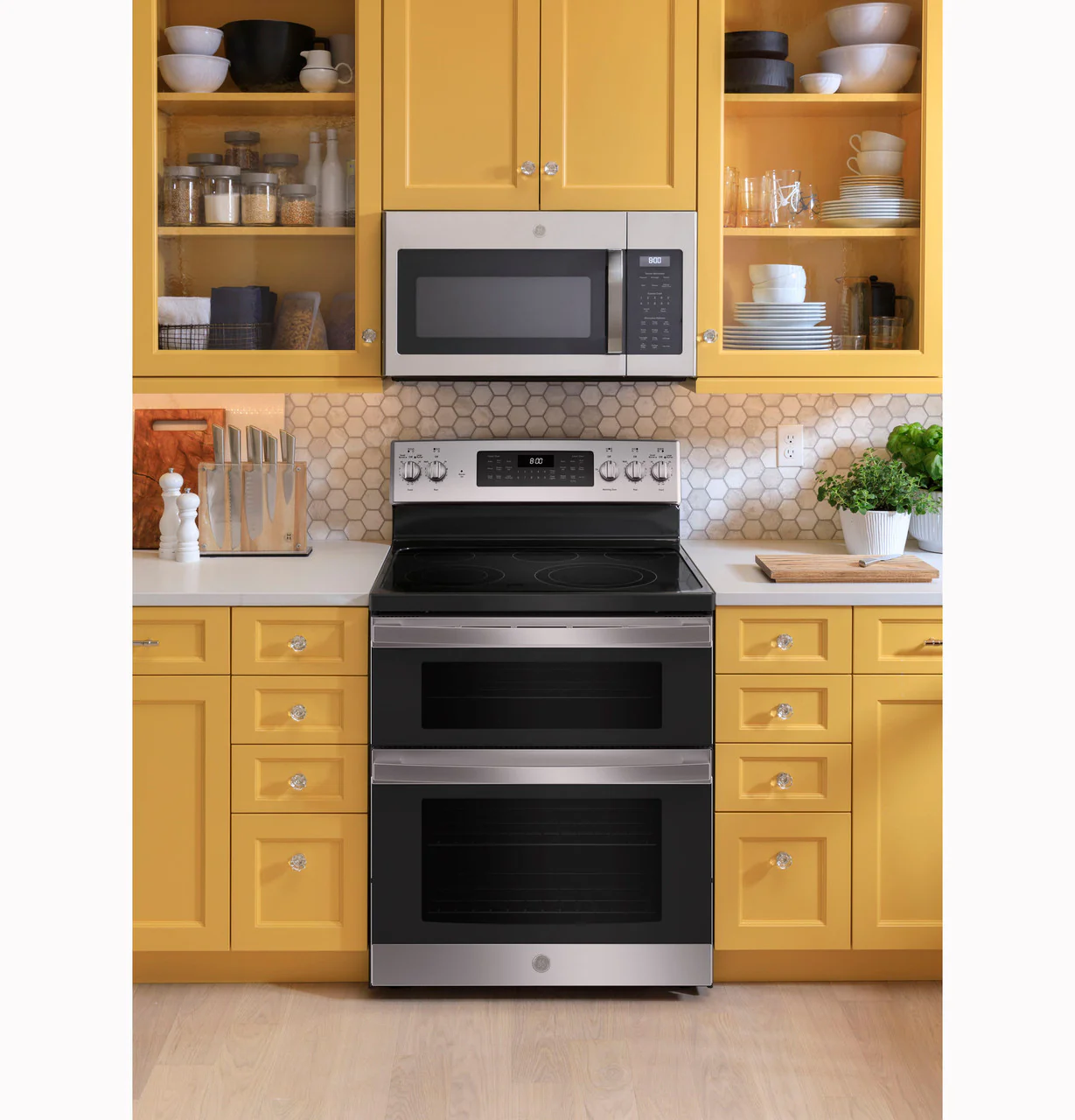 GE 30 in. 6.6 cu. ft. Double Oven Electric Range with Steam-Cleaning Convection Oven in Stainless Steel - Image 6