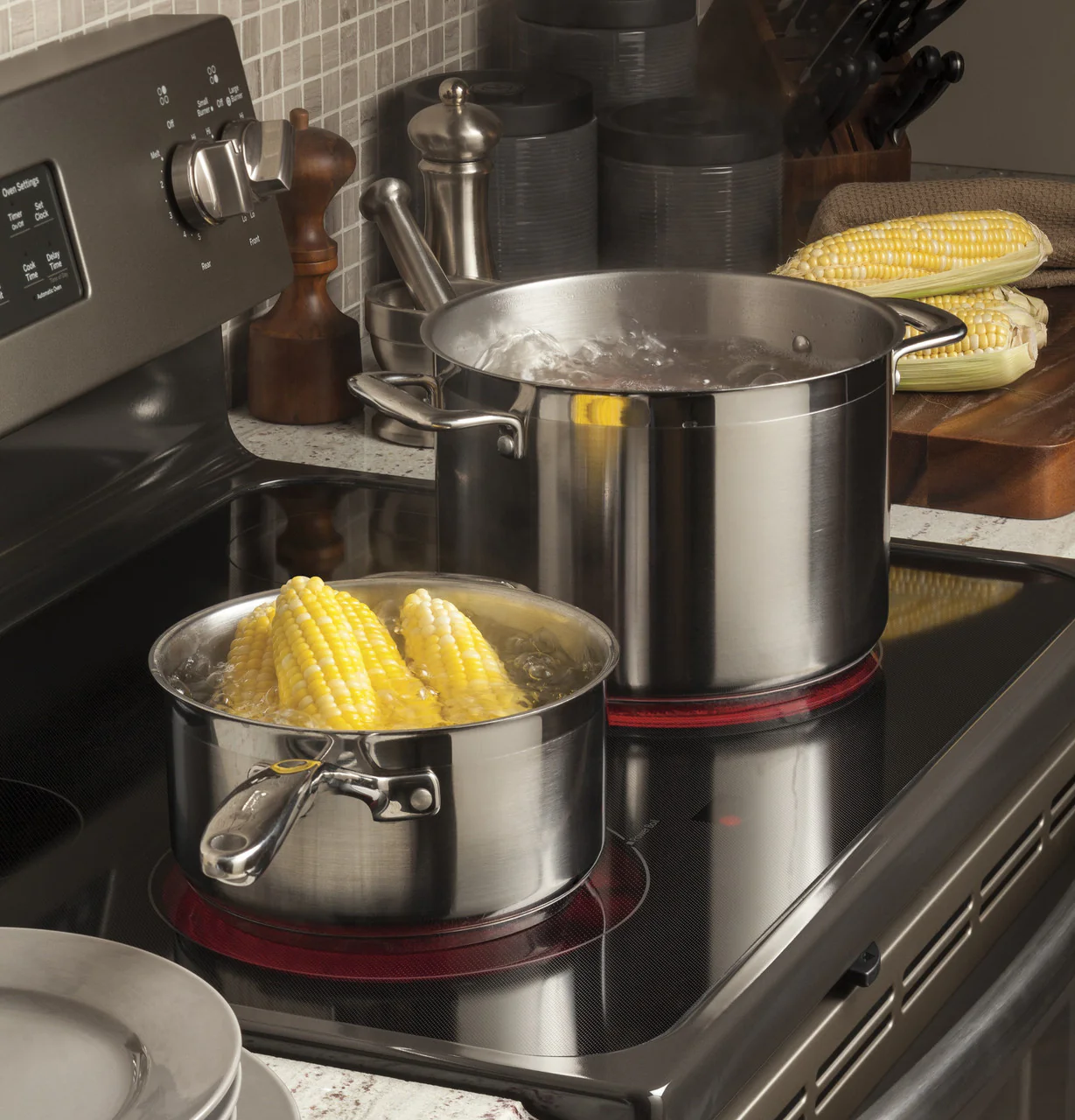 GE 30-in Smooth Surface 4 Elements 5.3-cu ft Self-Cleaning Freestanding Electric Range (Stainless Steel) - Image 7