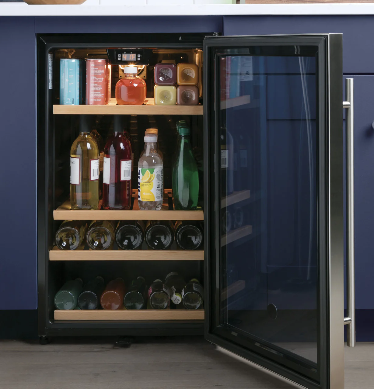 GE 31-Can Capacity (4.1-cu ft) Residential Stainless Steel Built-In/Freestanding Beverage Center, 33" H x 19" W x 22.5" D - Image 8