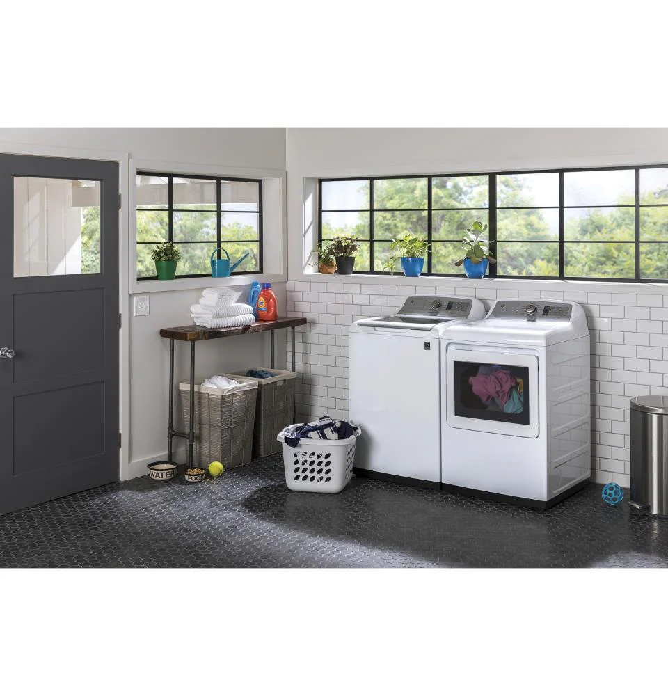 GE 7.4-cu ft Steam Cycle Gas Dryer, Reversible Side-Swing Door, White, ENERGY STAR - Image 8