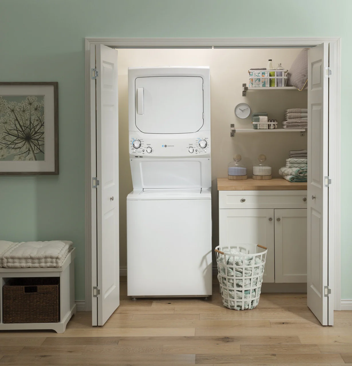 GE Electric Stacked Laundry Center, 3.9-cu ft Washer & 5.9-cu ft Dryer, ENERGY STAR, White (GUD27EESNWW) - Image 3
