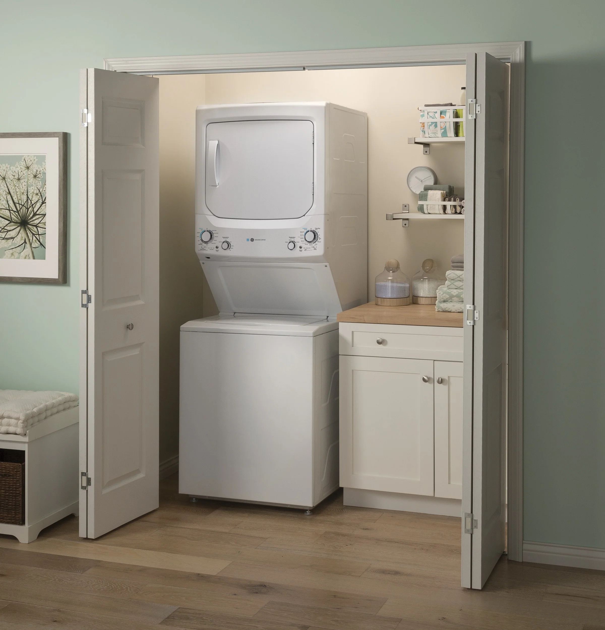 GE Gas Stacked Laundry Center with 3.9-cu ft Washer and 5.9-cu ft Dryer, ENERGY STAR, White (GUD27GESNWW) - Image 8