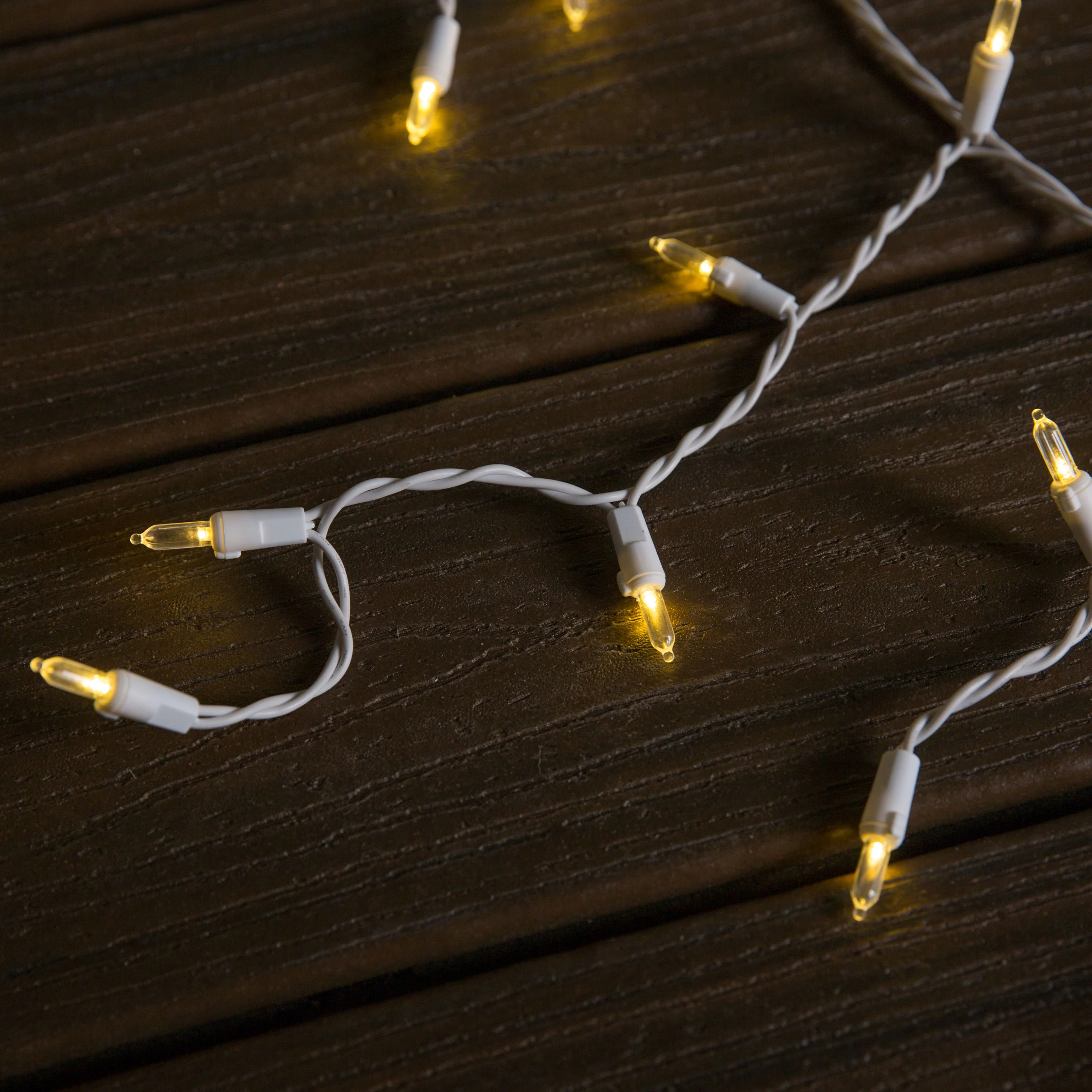 GE StayBright 100-Count Constant White Mini LED Plug-In Christmas Icicle Lights - Image 4