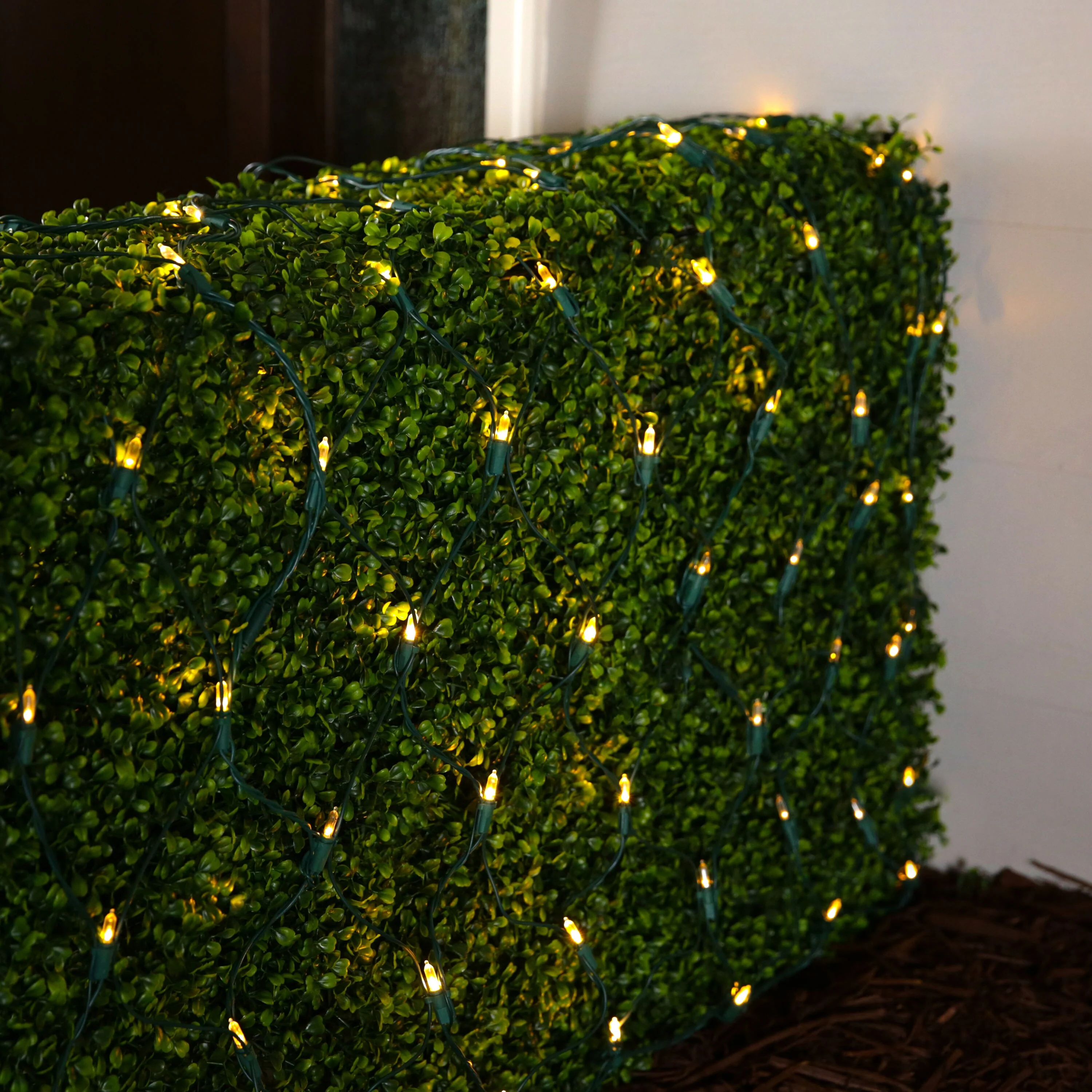 GE StayBright 5-ft x 4-ft Constant White LED Mini Plug-In Christmas Net Lights - Image 3