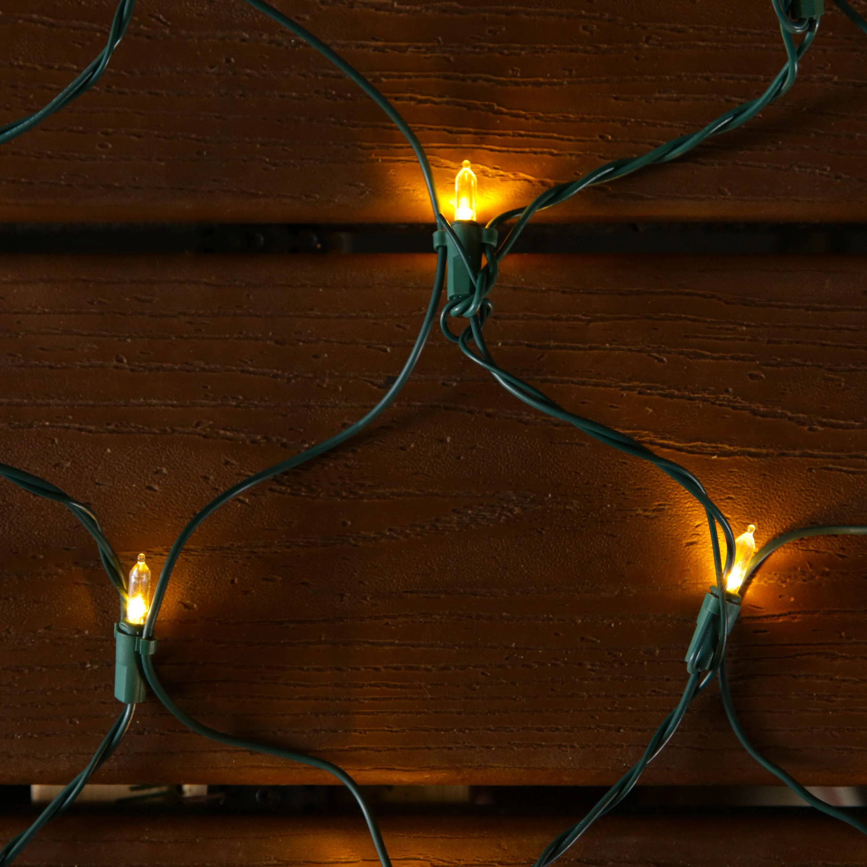 GE StayBright 5-ft x 4-ft Constant White LED Mini Plug-In Christmas Net Lights - Image 4