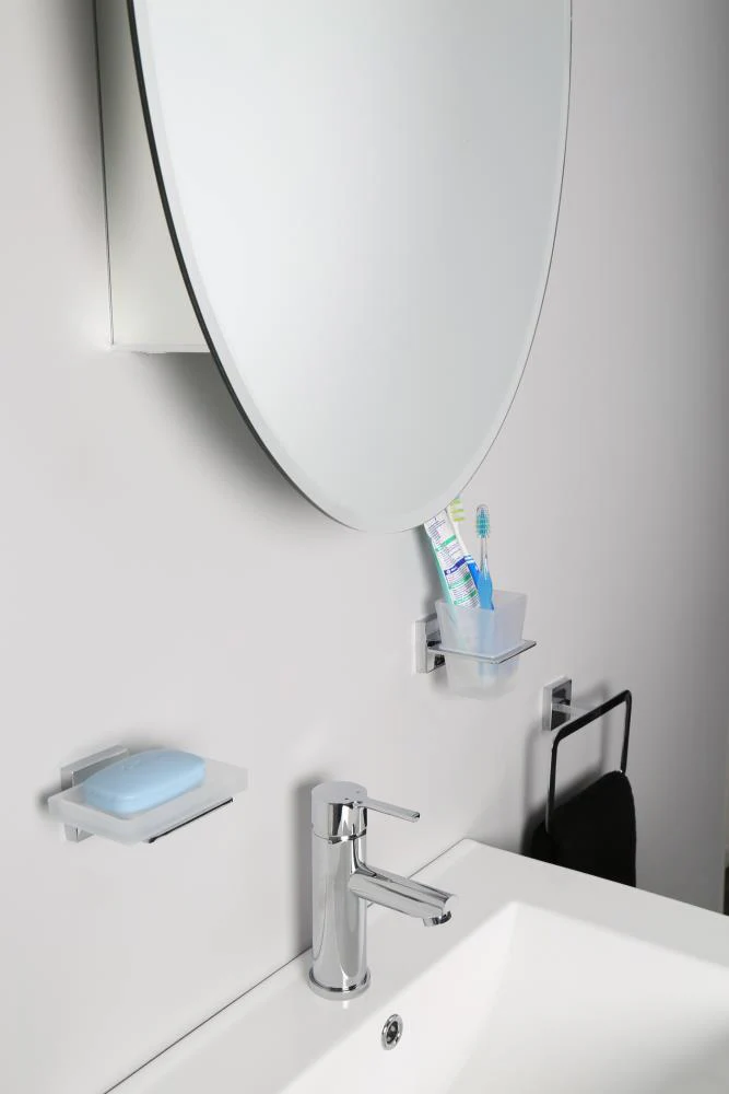 JACUZZI 21 in. x 31 in. Recessed or Surface-Mount Single-Door Oval Medicine Cabinet, Aluminum - Image 4