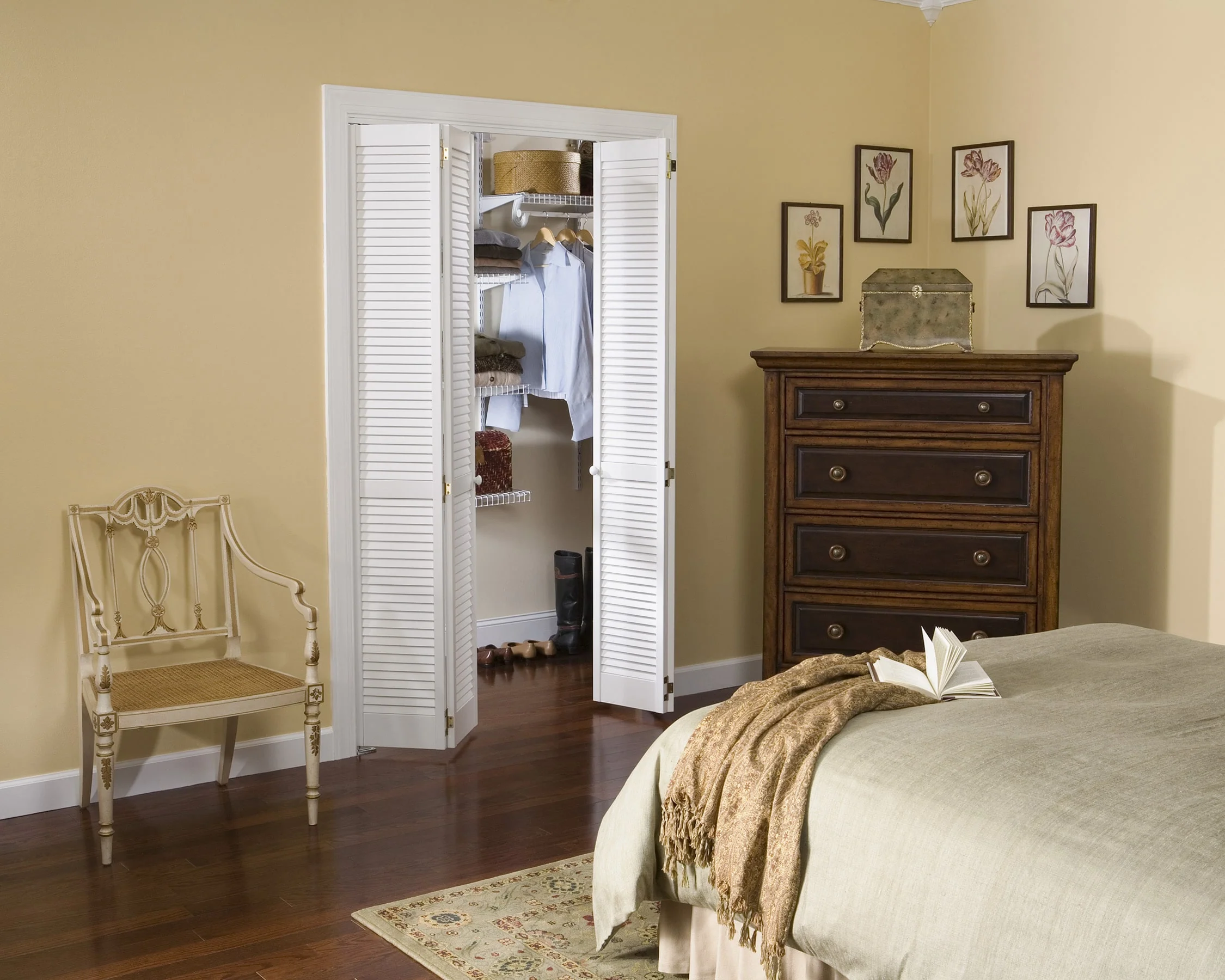 JELD-WEN Louver 24-in x 80-in Primed Pine Wood Bifold Closet Door, Full Louver Panel (Hardware Included) - Image 4