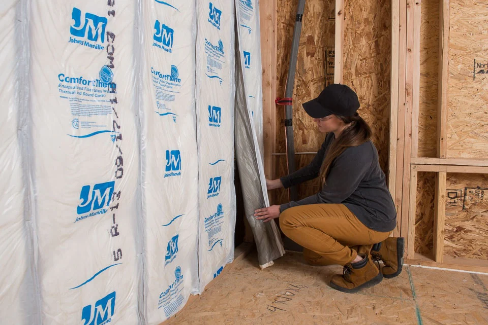 JM ComfortTherm R-13 Poly-Encapsulated Fiberglass Batt Insulation, 15 in x 93 in (106.56 sq ft) - Image 4