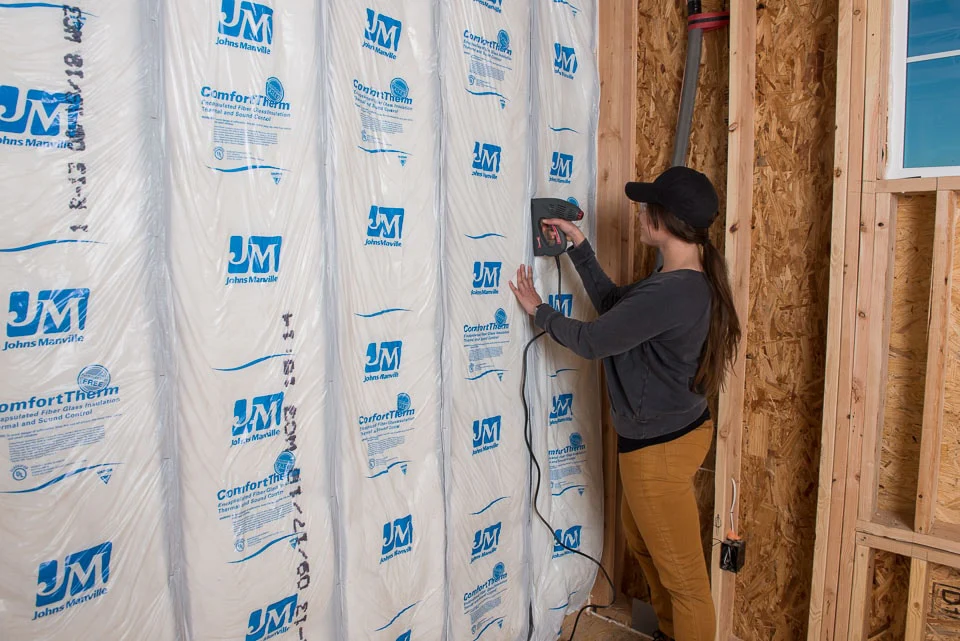 JM (Johns Manville) ComfortTherm R-19 Encapsulated Fiberglass Batt Insulation, 15 in x 93 in (87.18 sq ft) - Image 7