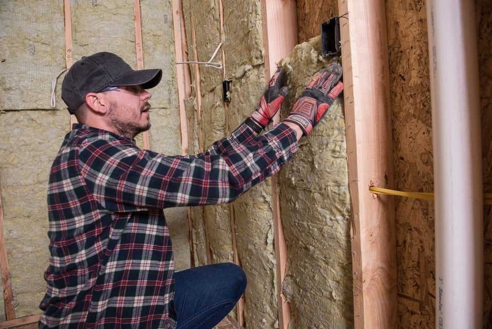 Johns Manville MinWool SAFB Mineral Wool Batt Insulation R-3.7, 24 in. x 48 in. x 3 in., Unfaced (80 sq ft) - Image 3