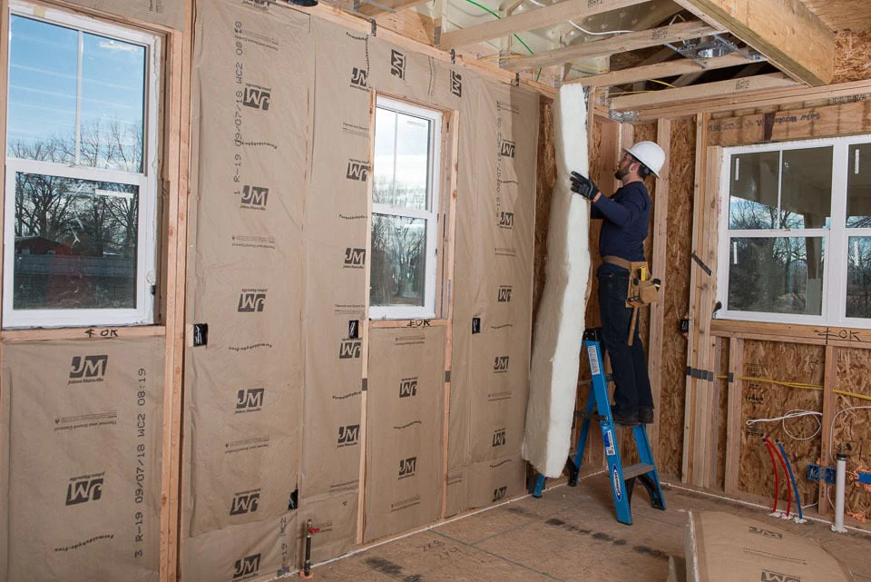 Johns Manville R-15 Kraft-Faced Fiberglass Batt Insulation, 103.97-sq ft Coverage (23 in W x 93 in L) – K1232S - Image 4