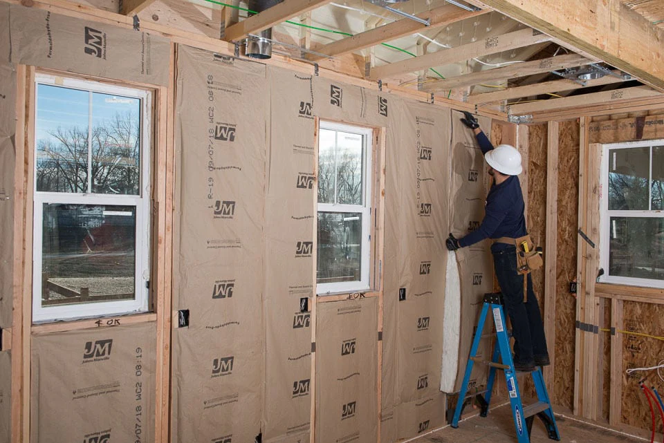 Johns Manville R-19 Kraft-Faced Fiberglass Roll Insulation, 75.07-sq ft Coverage, 23-in W x 39.16-ft L, Multi-Pack (B242S) - Image 3
