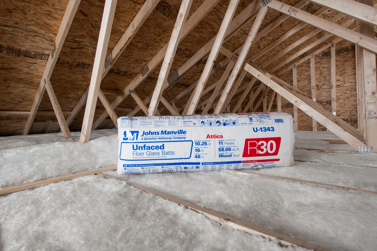 Johns Manville R-30 Attic Kraft-Faced Fiberglass Batt Insulation, 88-sq ft Coverage, 24-in x 48-in, K1243S - Image 3