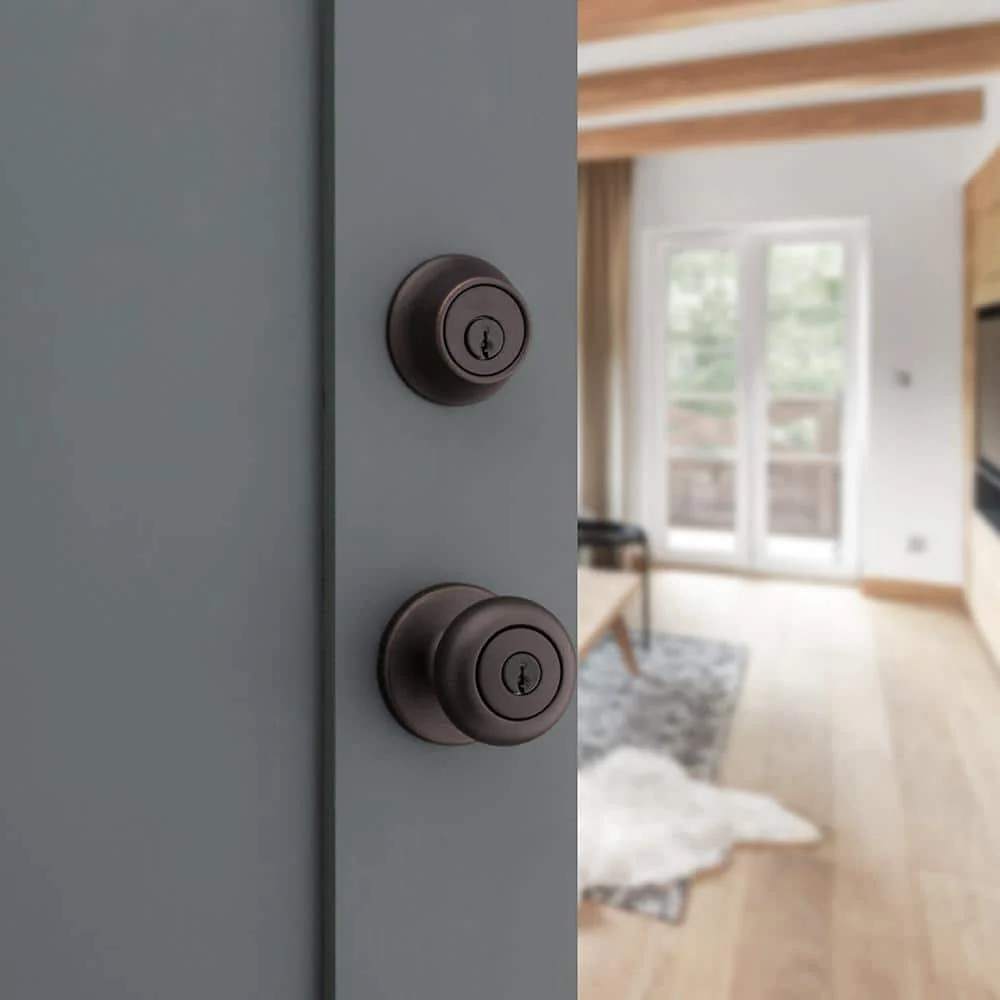 Kwikset Cove Venetian Bronze Entry Door Knob and Single Cylinder Deadbolt Combo Pack with SmartKey - Image 4