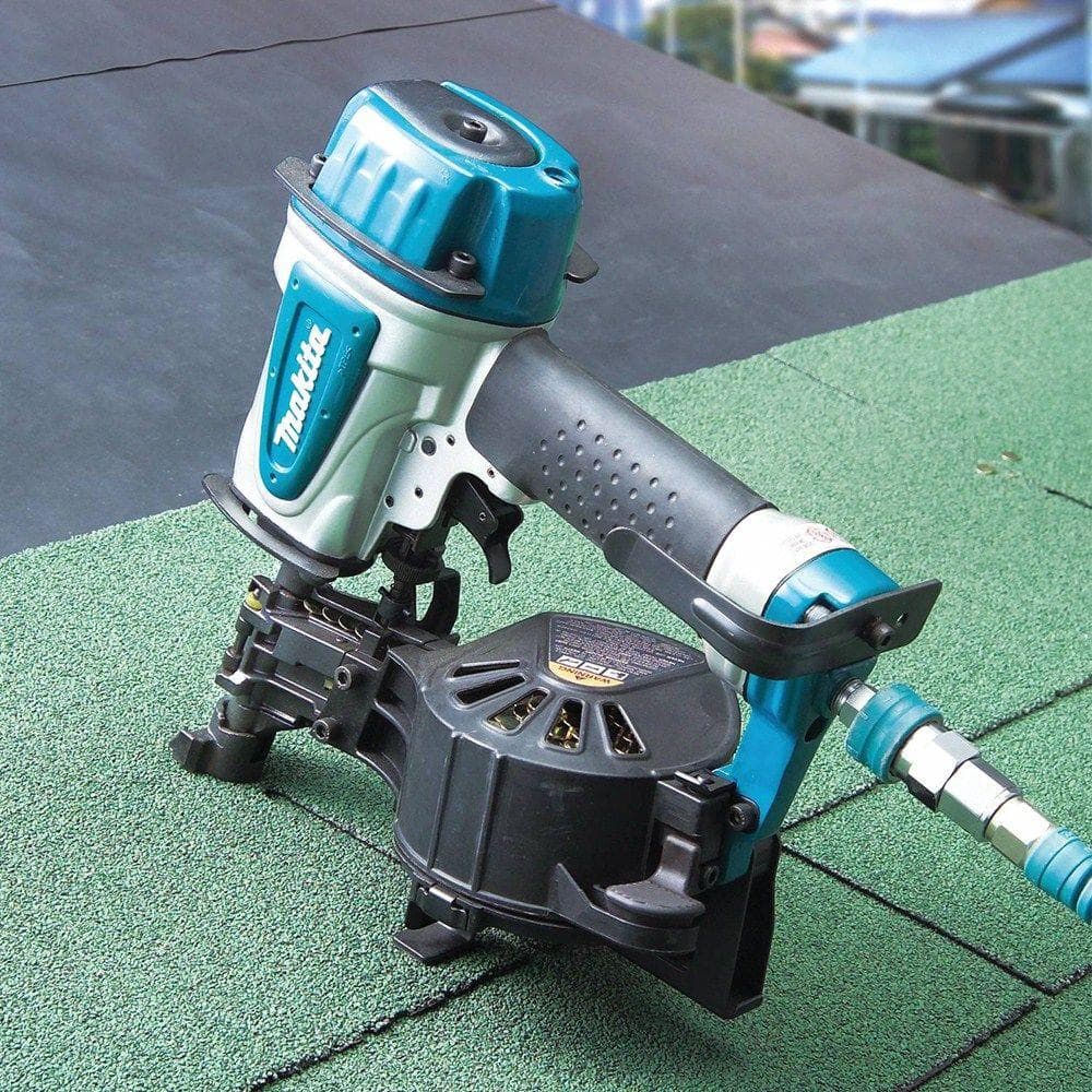 Makita 1-3/4 in. 15° Roofing Coil Nailer - Image 10