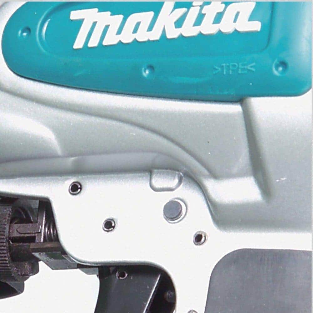 Makita 1-3/4 in. 15° Roofing Coil Nailer - Image 3