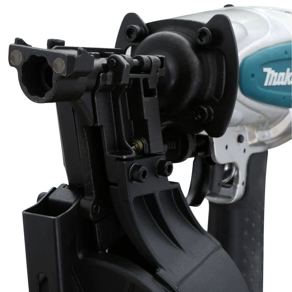 Makita 1-3/4 in. 15° Roofing Coil Nailer - Image 6