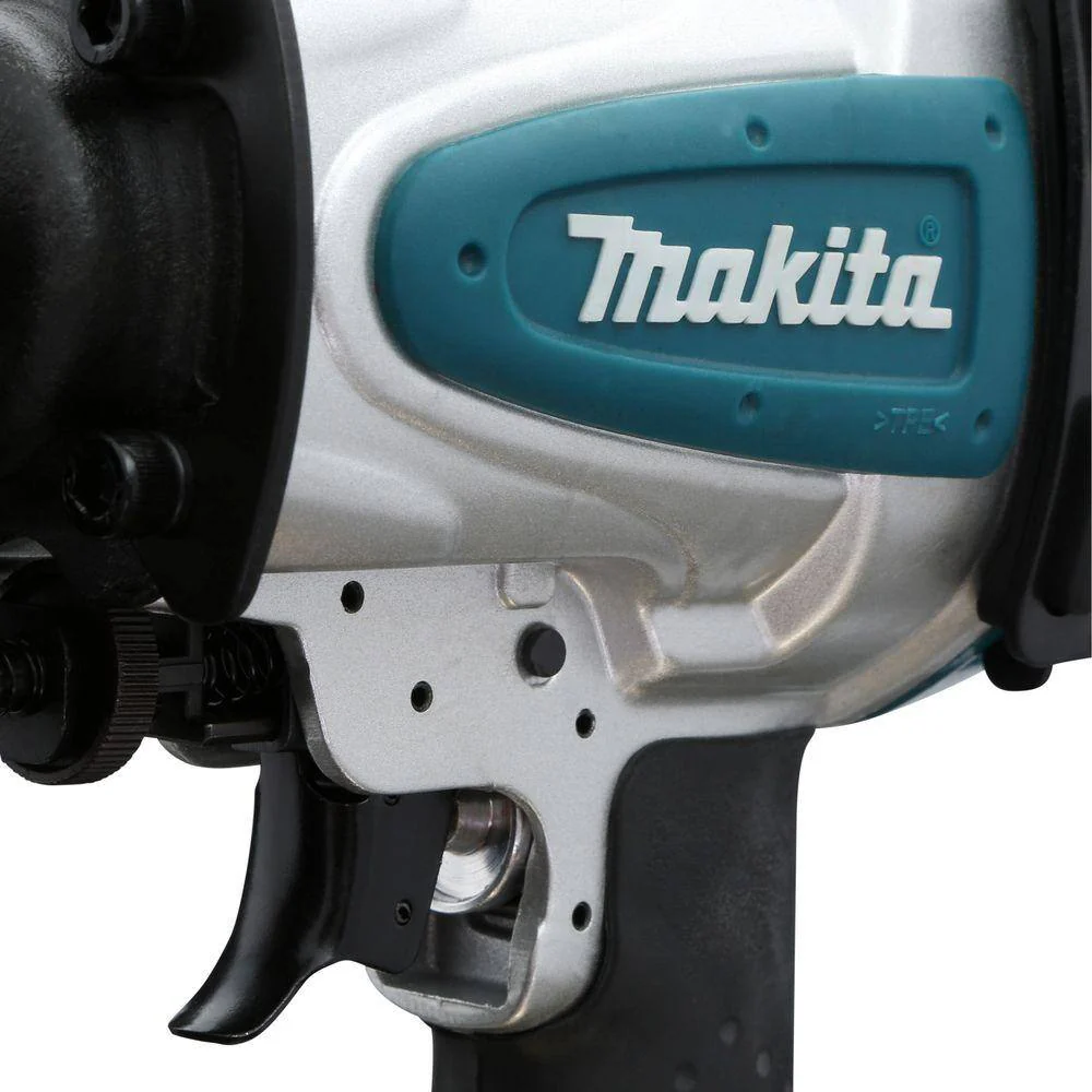 Makita 1-3/4 in. 15° Roofing Coil Nailer - Image 8