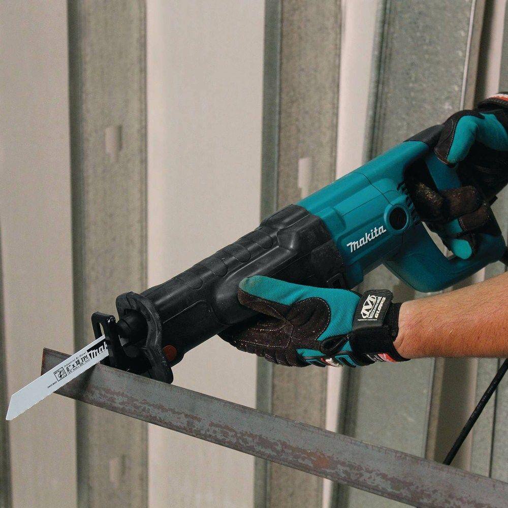 Makita 11 Amp Corded Variable Speed Reciprocating Saw with Wood & Metal Blades and Hard Case (No Lock-On) - Image 8