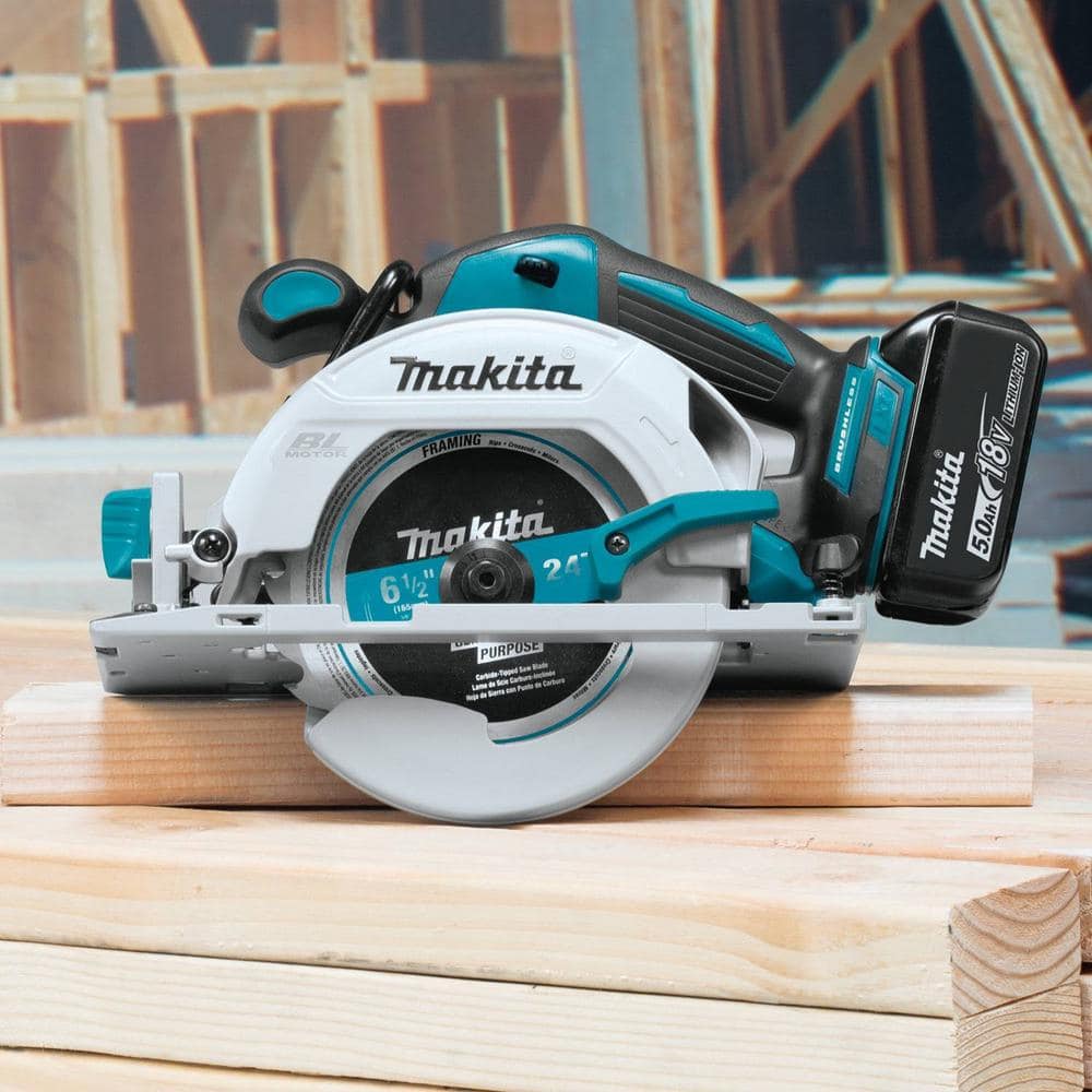 Makita 18V 5.0Ah LXT Lithium‑Ion Brushless Cordless 6-1/2 in. Circular Saw Kit (XSH03T) - Image 4