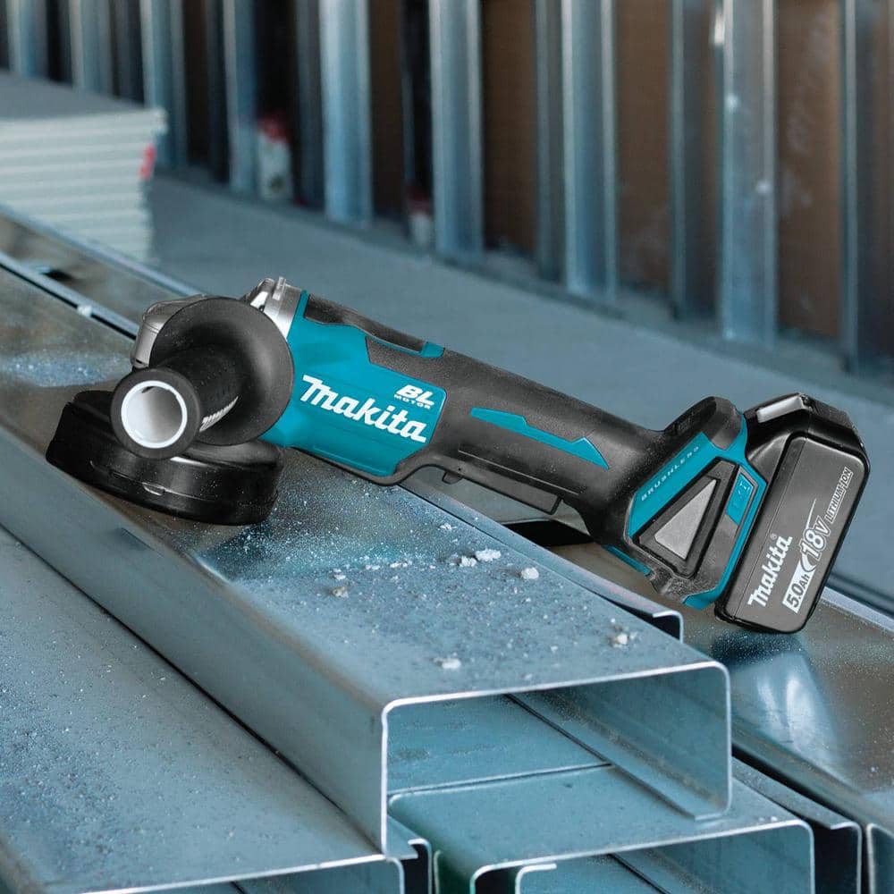 Makita 18V LXT Brushless 4-1/2 in./5 in. Paddle Switch Cut-Off/Angle Grinder Kit with Bonus 18V LXT LED Flashlight - Image 3