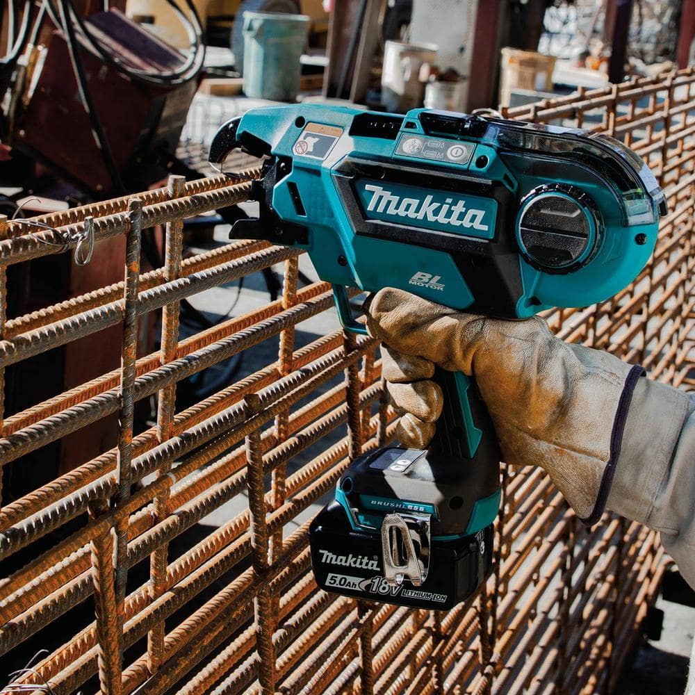 Makita 18V LXT Lithium-Ion Brushless Cordless Rebar Tying Tool Kit (5.0 Ah) - Image 3
