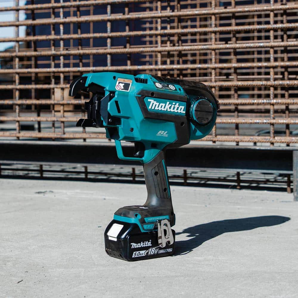 Makita 18V LXT Lithium-Ion Brushless Cordless Rebar Tying Tool Kit (5.0 Ah) - Image 5