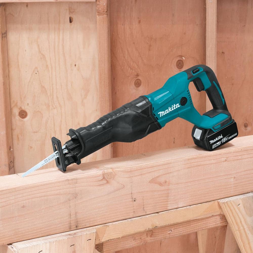 Makita 18V LXT Lithium‑Ion Cordless Reciprocating Saw Kit, 5.0Ah (XRJ04T) - Image 3