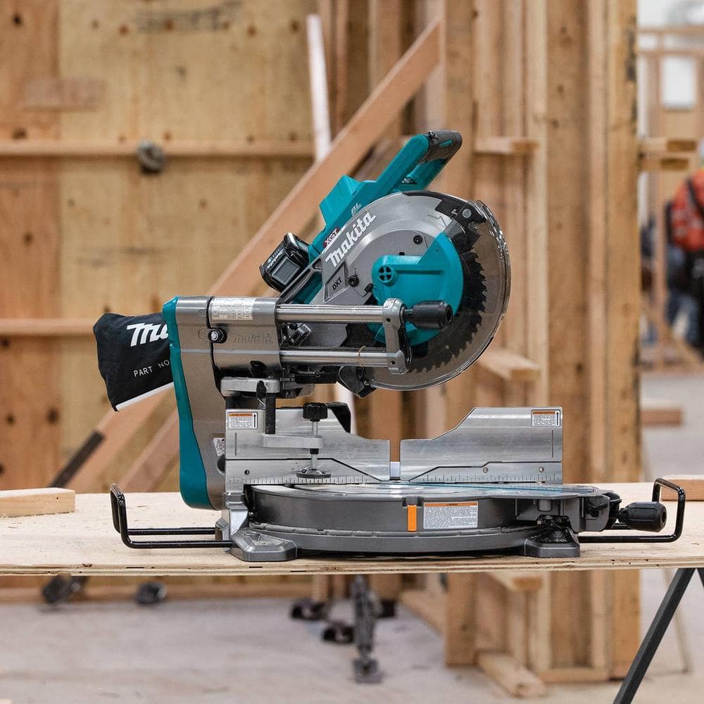 Makita 40V max XGT Brushless Cordless 10 in. Dual-Bevel Sliding Compound Miter Saw Kit, AWS Capable (4.0Ah) - Image 4