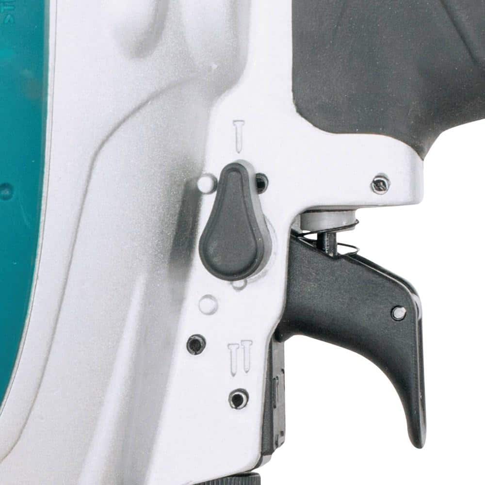 Makita Pneumatic 15-Gauge 2-1/2 in. Angled Finish Nailer, AF635 - Image 5