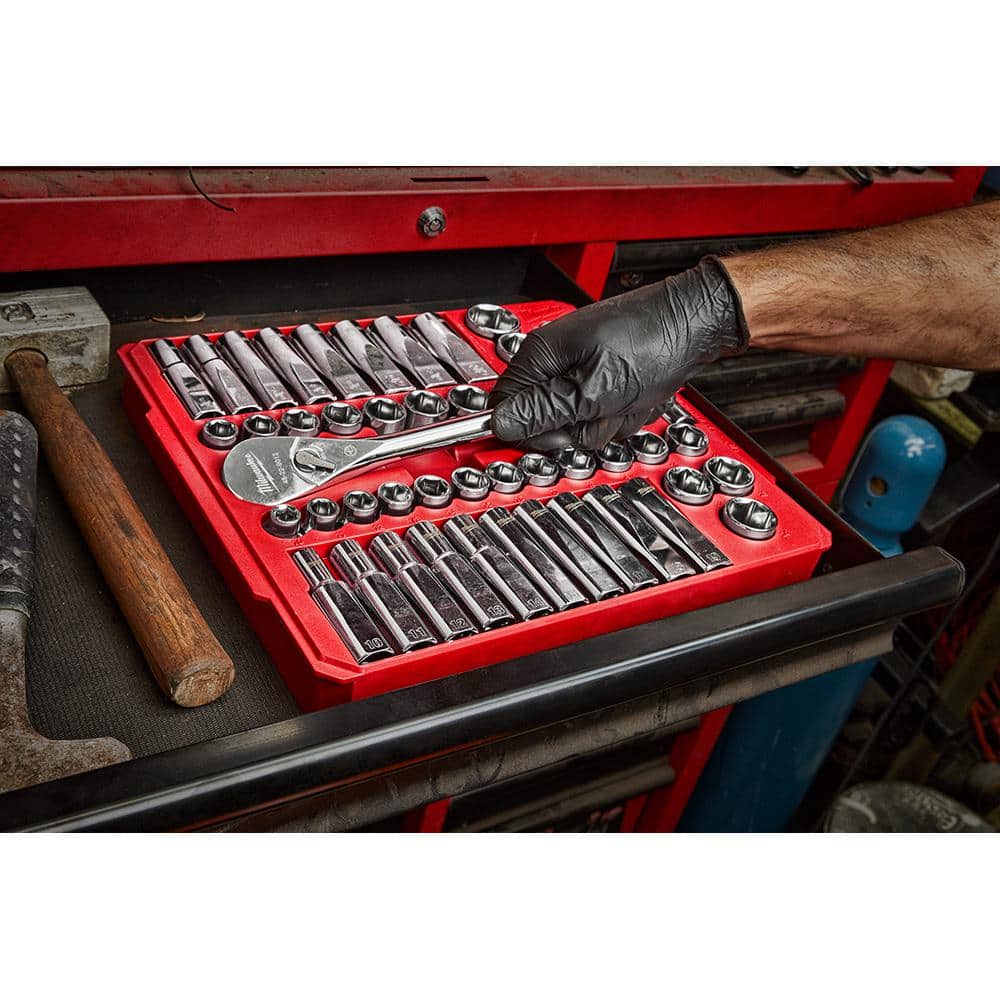 Milwaukee 1/2 in. and 1/4 in. Drive SAE/Metric Ratchet & Socket Mechanics Tool Set, 72-Piece - Image 8