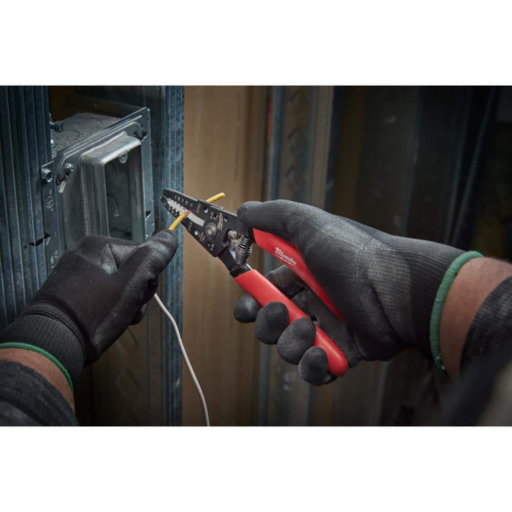 Milwaukee Electrician's Screwdriver, Lineman's Plier & Wire Stripper Hand Tool Kit (3-Piece) - Image 7