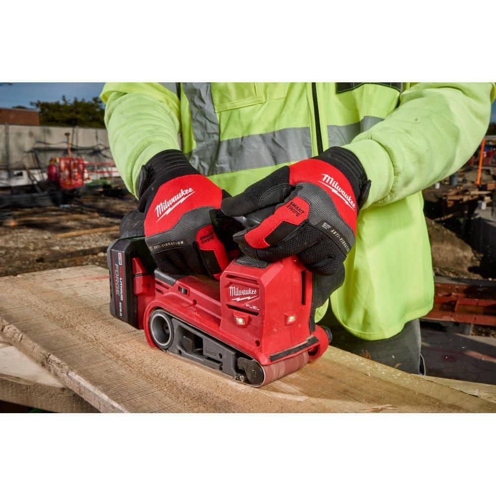 Milwaukee Large Anti‑Vibration Work Glove, Synthetic Leather, SMARTSWIPE, Black/Red - Image 5