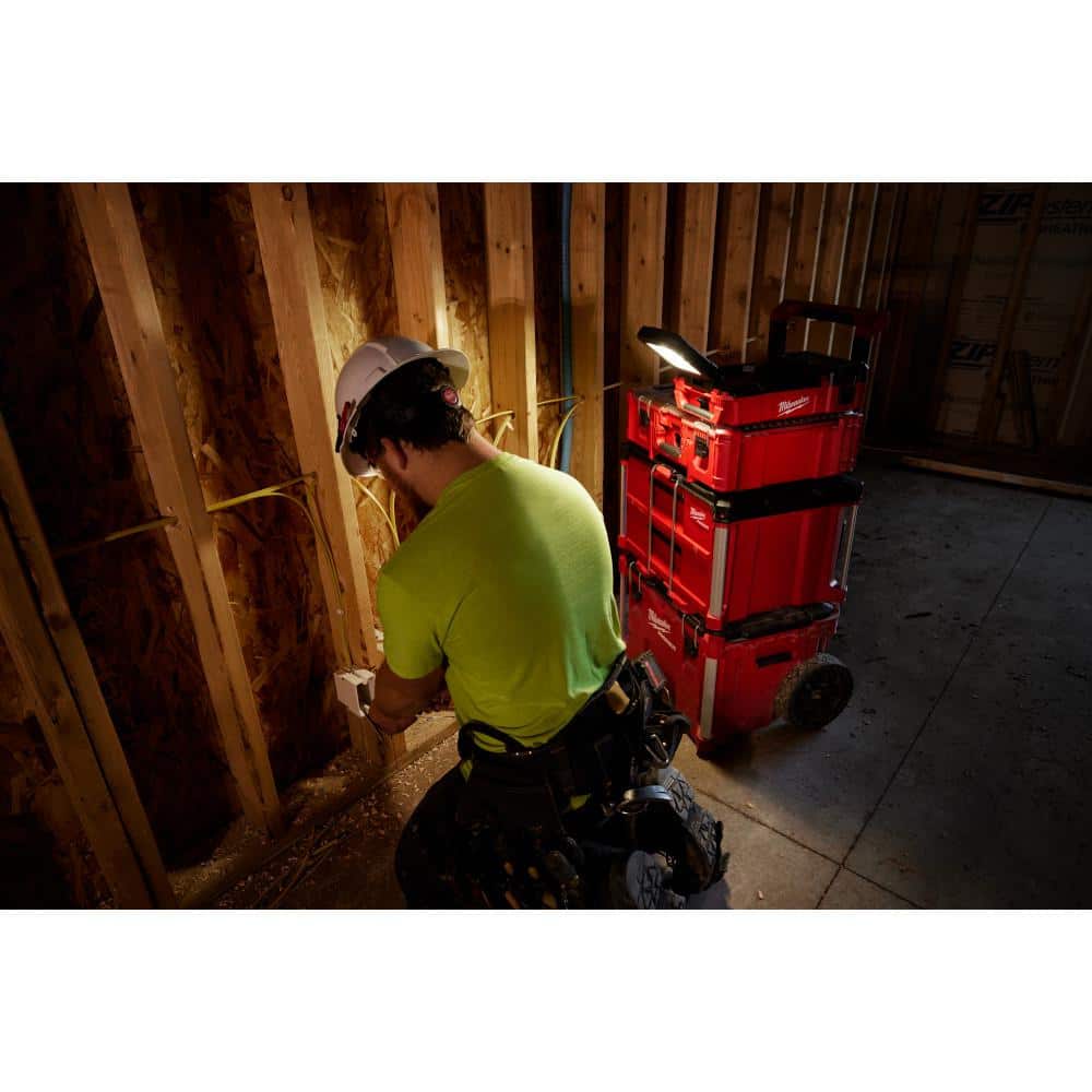 Milwaukee M12 12-Volt Lithium-Ion Cordless PACKOUT Flood Light with USB Charging and M12 4.0Ah Starter Kit - Image 6