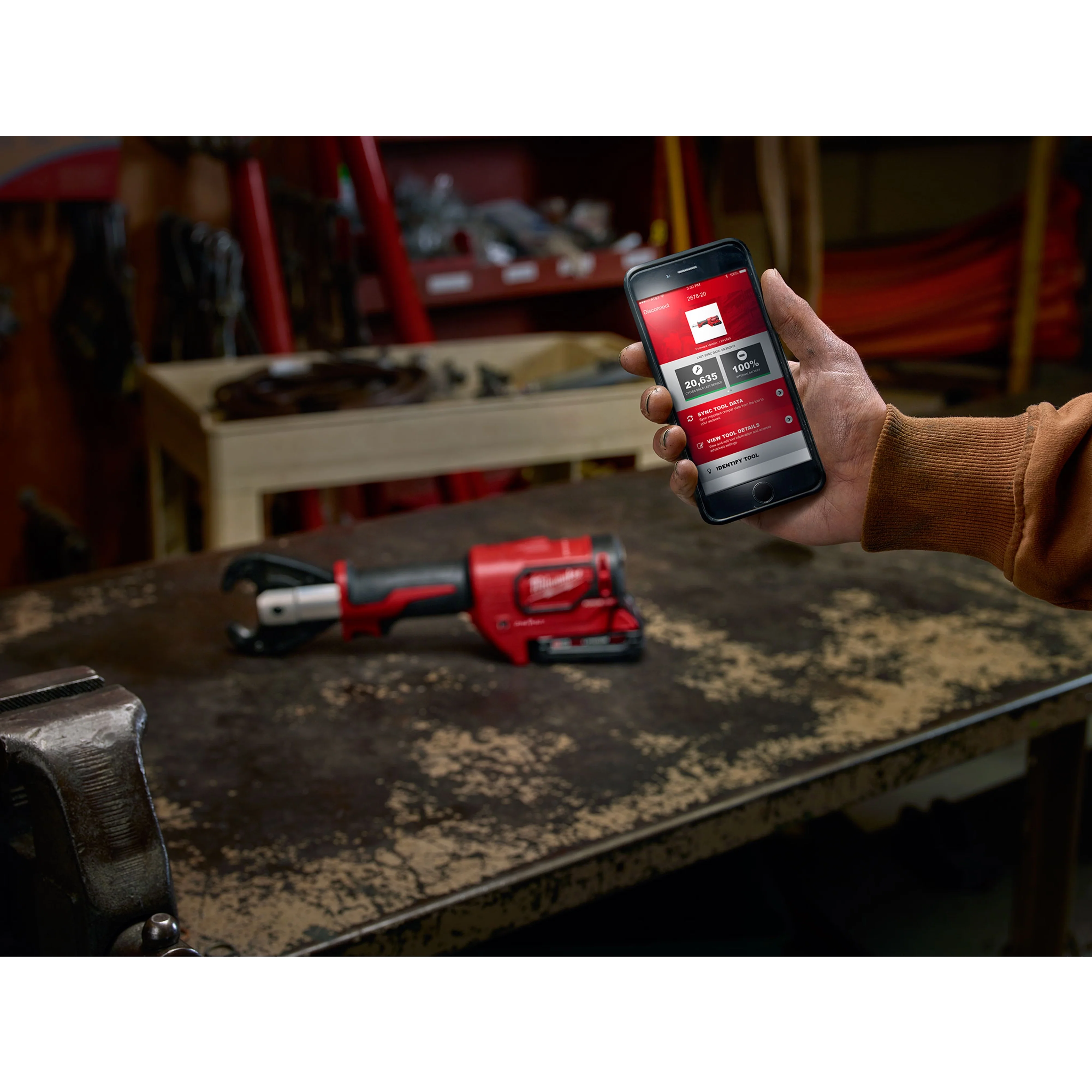 Milwaukee M18 18V Lithium-Ion Cordless FORCE LOGIC 600 MCM Crimper Kit with 600 MCM Copper U-Style Die Kit - Image 6