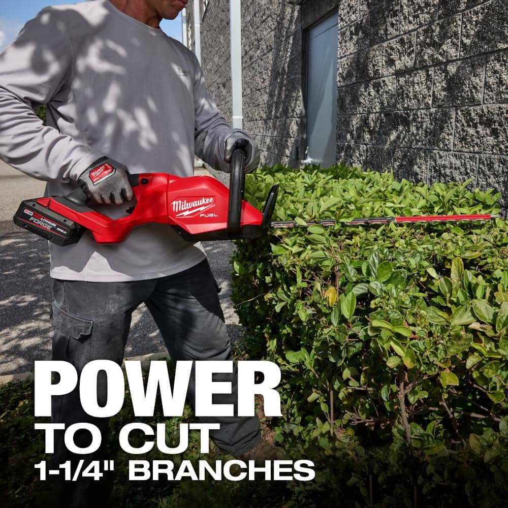 Milwaukee M18 FUEL 30" Cordless Hedge Trimmer Kit with 8.0 Ah Battery and Charger - Image 7