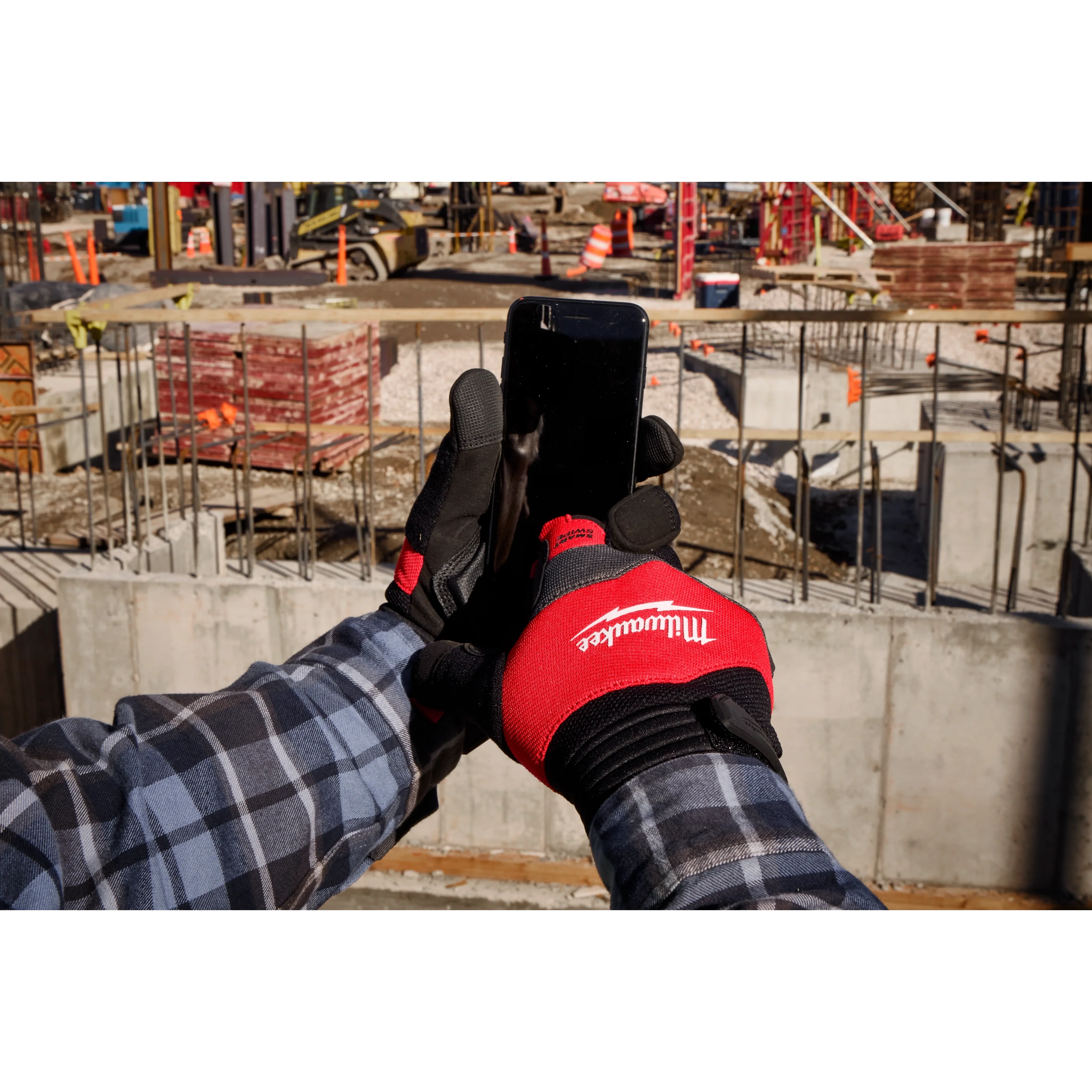 Milwaukee Small Anti-Vibration Work Glove, Size S (48-73-8770) - Image 3