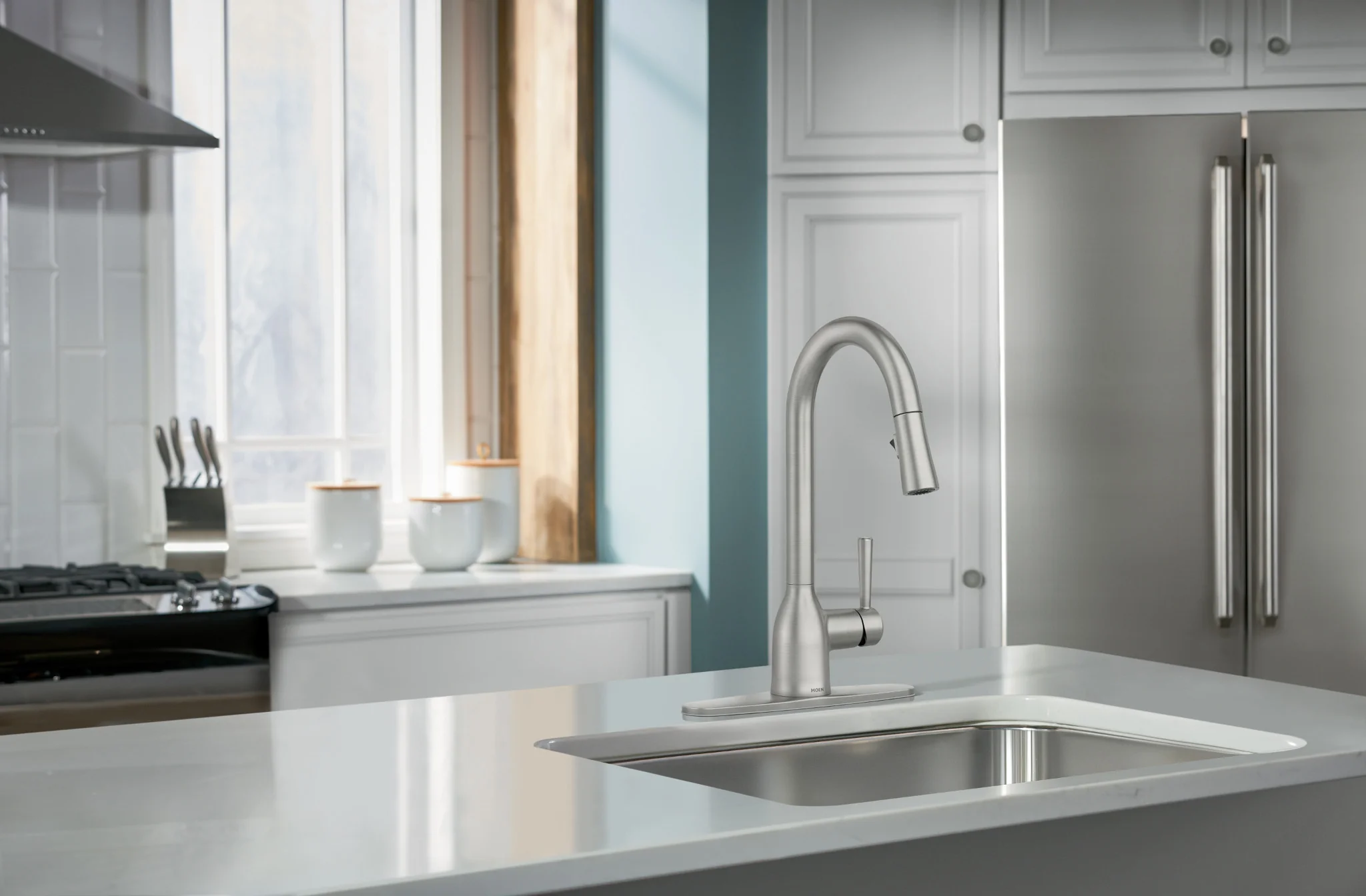 Moen Adler One‑Handle High Arc Pull‑Down Kitchen Faucet with Deck Plate, Spot Resist Stainless/Chrome/Matte Black/Mediterranean Bronze - Image 3
