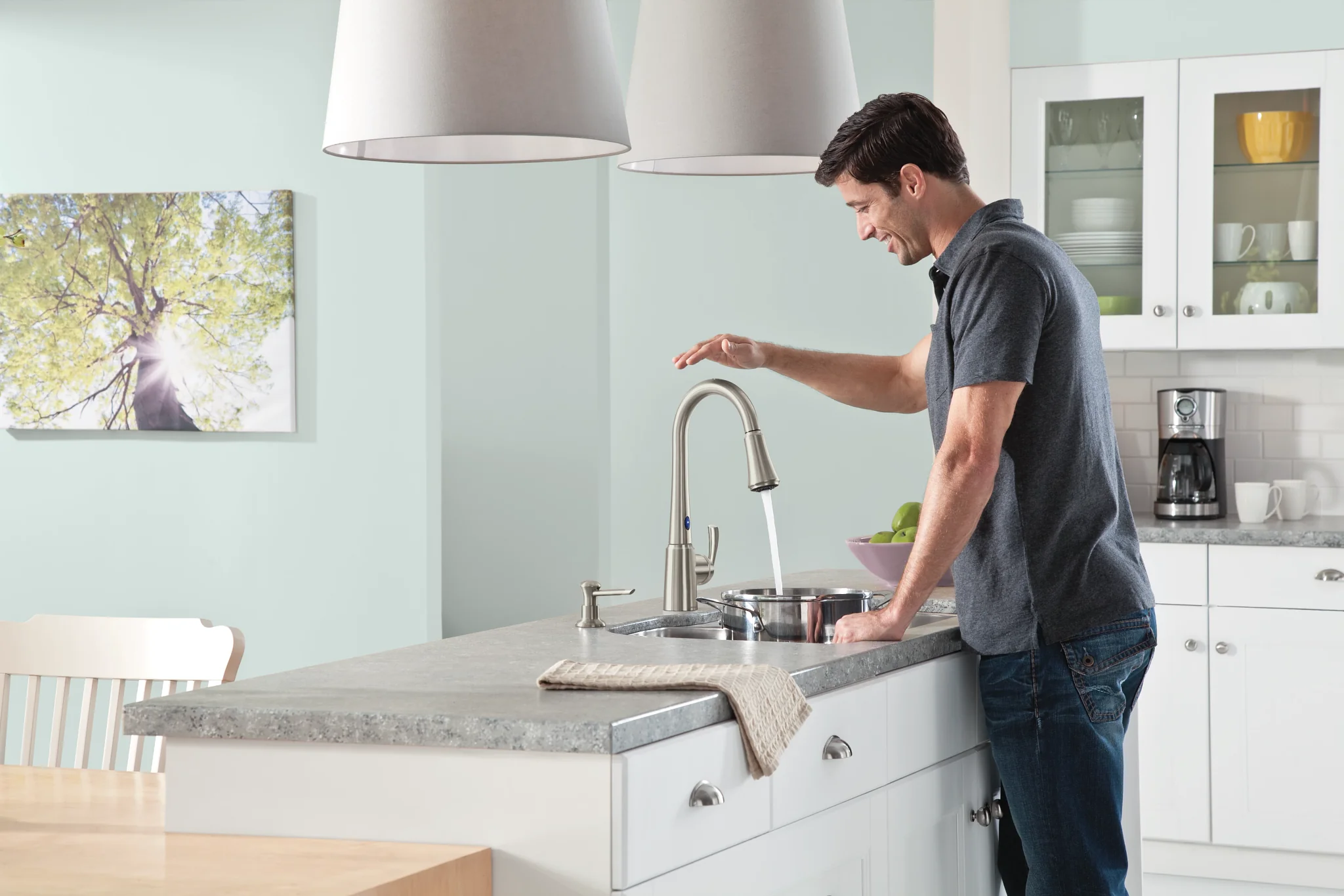 Moen Delaney with MotionSense Spot Resist Stainless 1-Handle High Arc Pull-Down Kitchen Faucet with Deck Plate and Soap Dispenser, 1.5 GPM - Image 7
