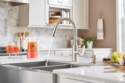 Moen Edwyn Spot Resist Stainless 1‑Handle High Arc Pull‑Down Kitchen Faucet with Deck Plate and Soap Dispenser, Commercial/Residential - Image 4