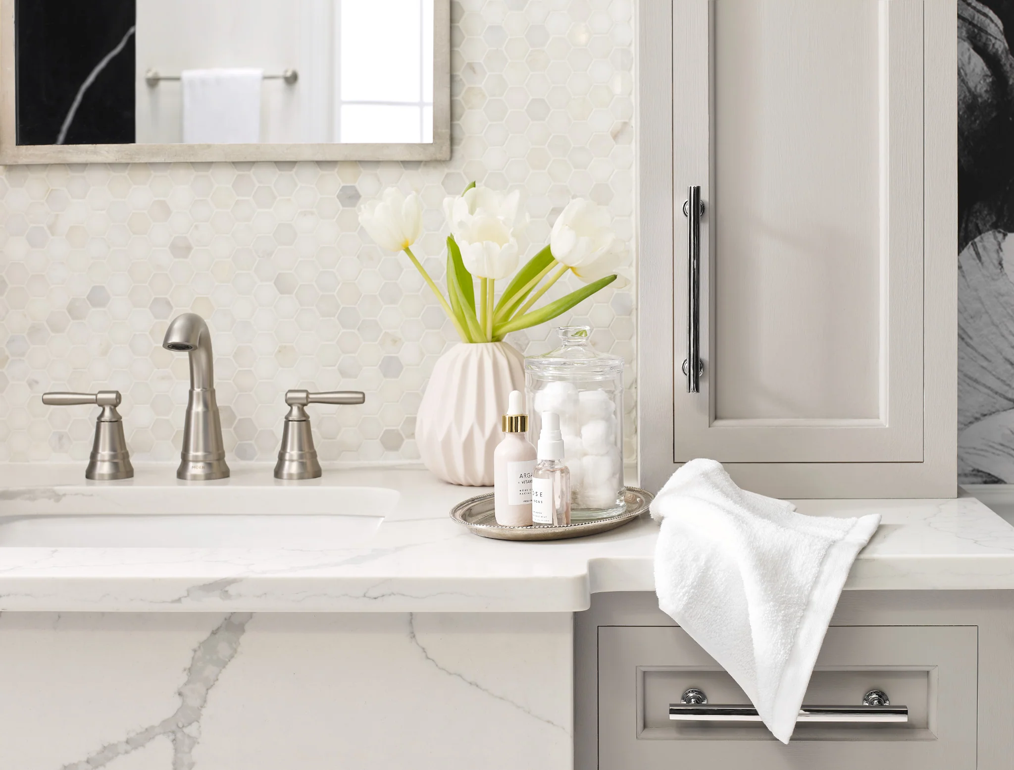 Moen Halle 18-in Spot Resist Brushed Nickel Wall-Mount Single Towel Bar, Model MY0318BN - Image 4