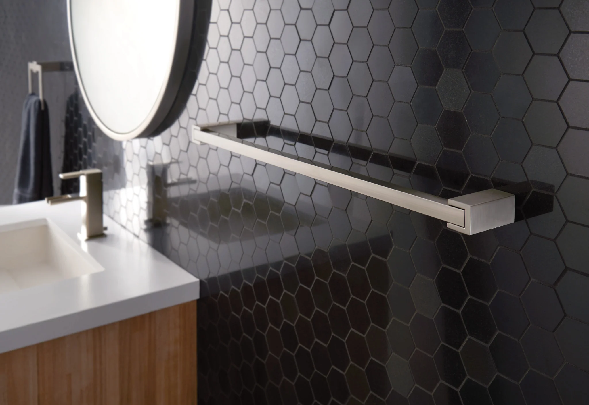 Moen Kyvos 24-in Brushed Nickel Wall Mount Single Towel Bar - Image 3