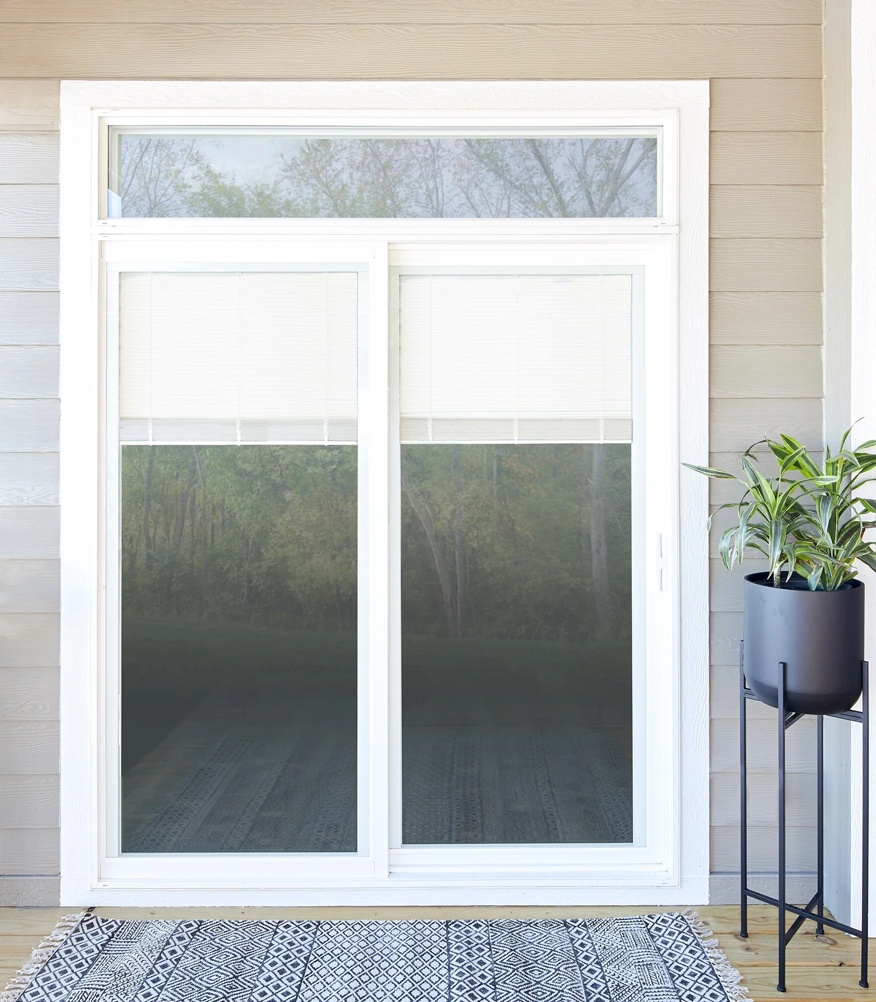 Pella 150 Series 72-in x 80-in x 4-9/16-in Jamb Low‑E Blinds-Between-the-Glass White Vinyl Right-Hand Sliding Double Patio Door - Image 3