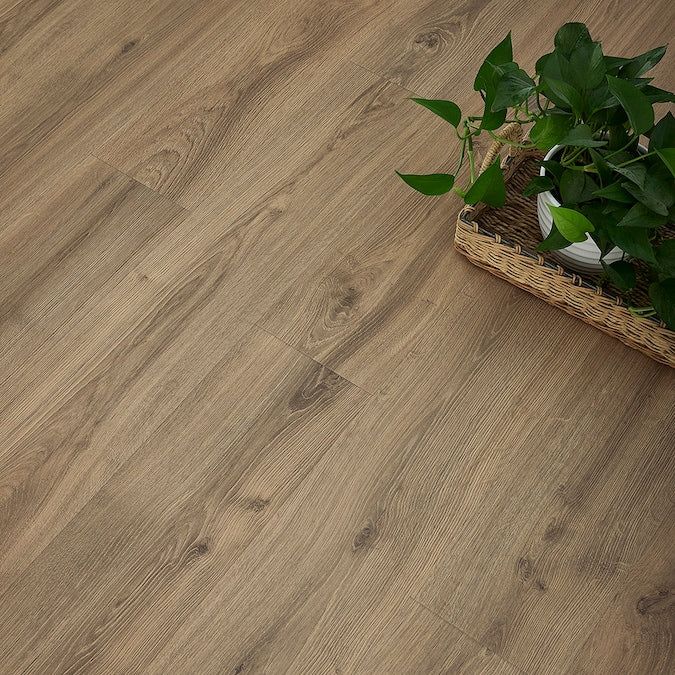 Pergo Pro +WetProtect Knightwood Oak Waterproof Laminate Flooring - Image 11