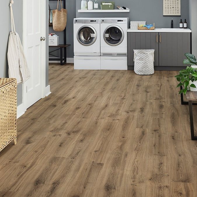 Pergo Pro +WetProtect Knightwood Oak Waterproof Laminate Flooring - Image 3