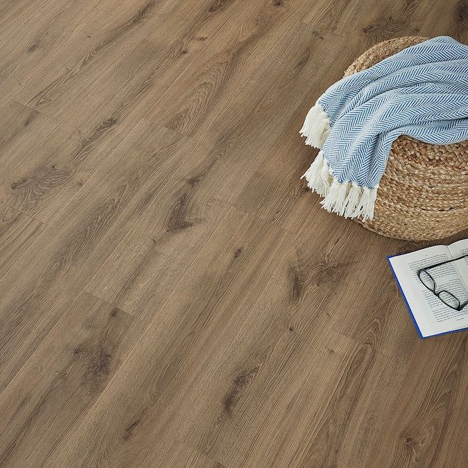 Pergo Pro +WetProtect Knightwood Oak Waterproof Laminate Flooring - Image 5