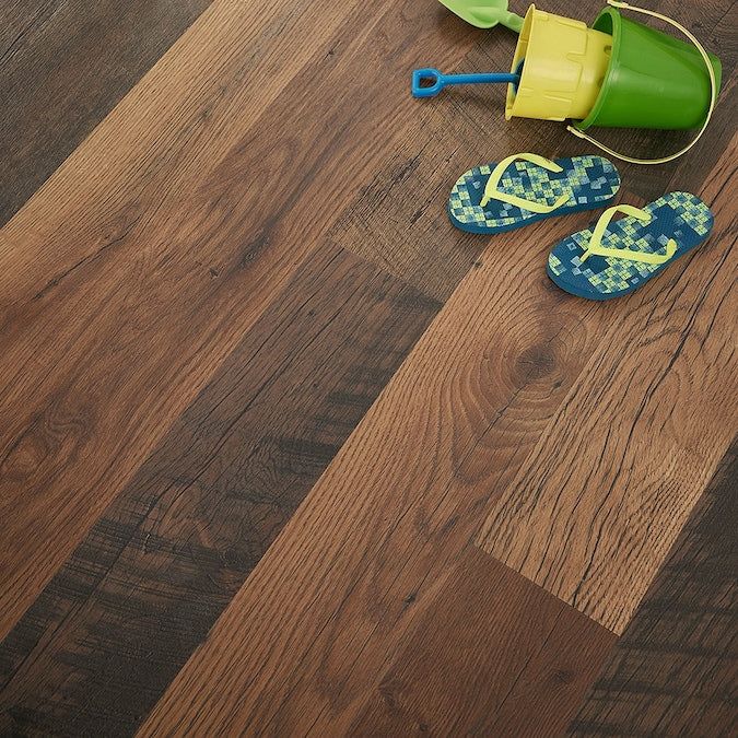 Pergo TimberCraft +WetProtect Vintage Farmwood Waterproof Laminate Flooring - Image 4
