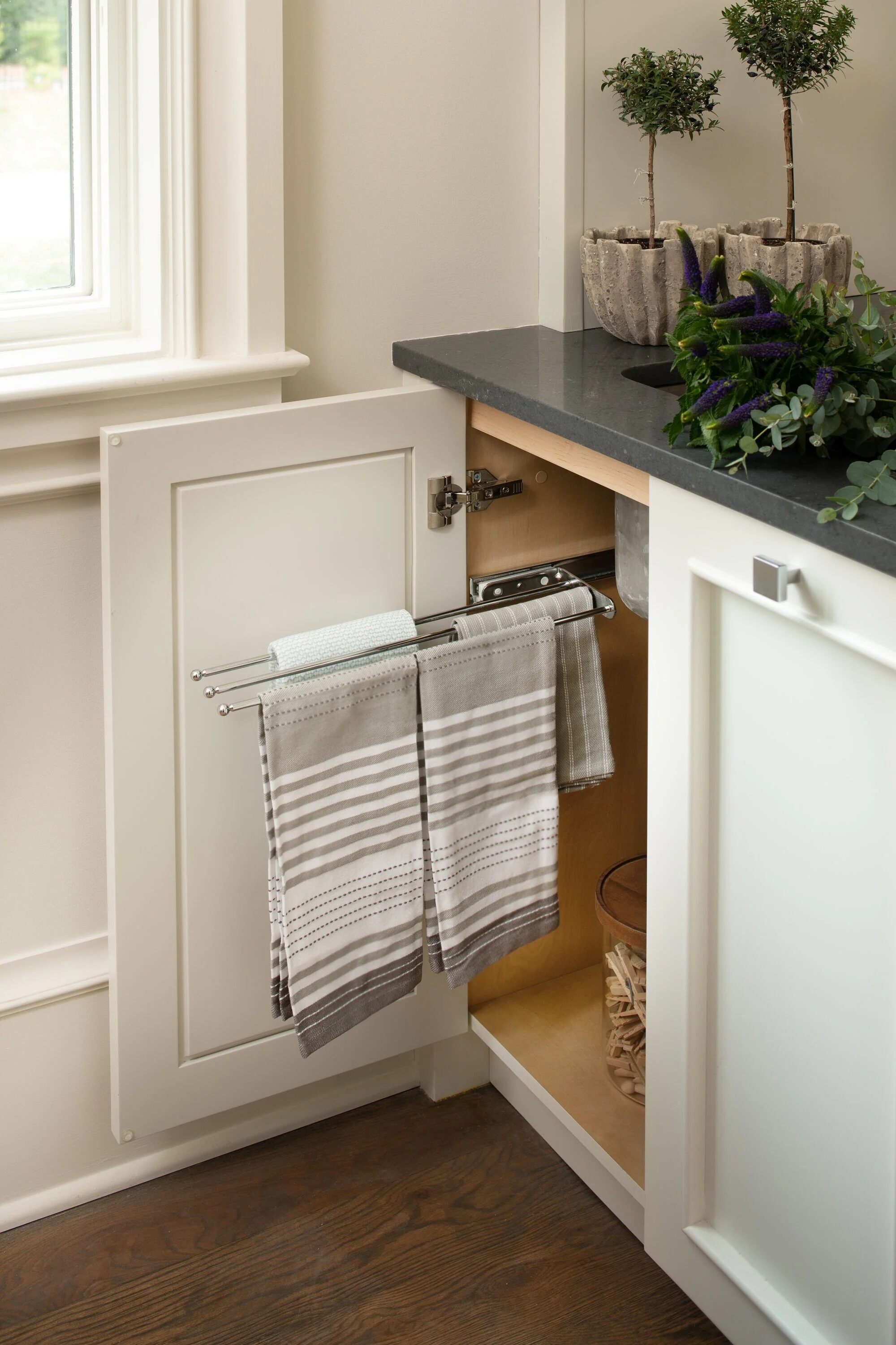 Rev-A-Shelf 5-in W x 1.25-in H Metal Pull-Out Cabinet-Mount Towel Holder, Chrome - Image 2